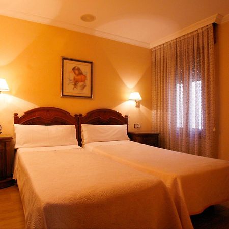 Hostal Victoria III มาดริด ภายนอก รูปภาพ
