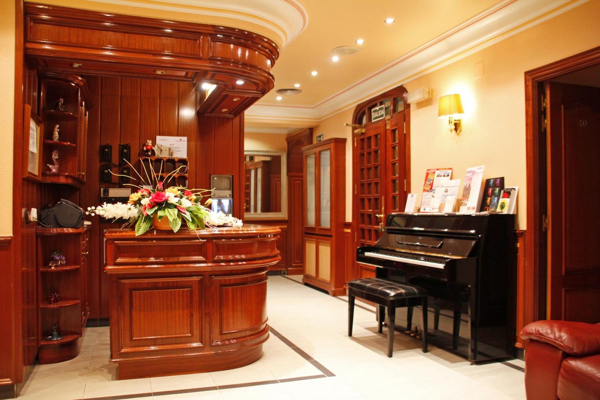 Hostal Victoria III มาดริด ภายนอก รูปภาพ