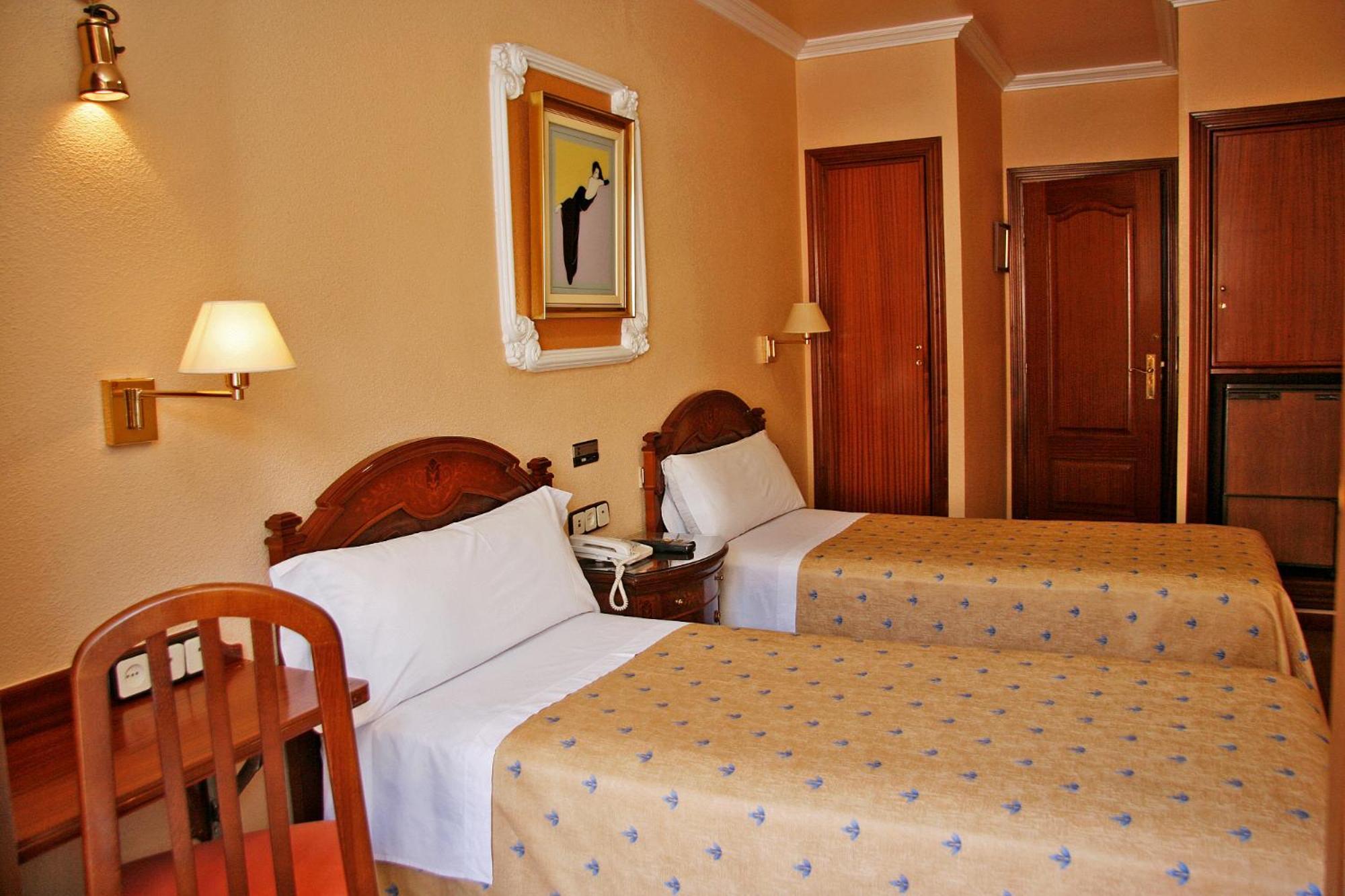 Hostal Victoria III มาดริด ภายนอก รูปภาพ