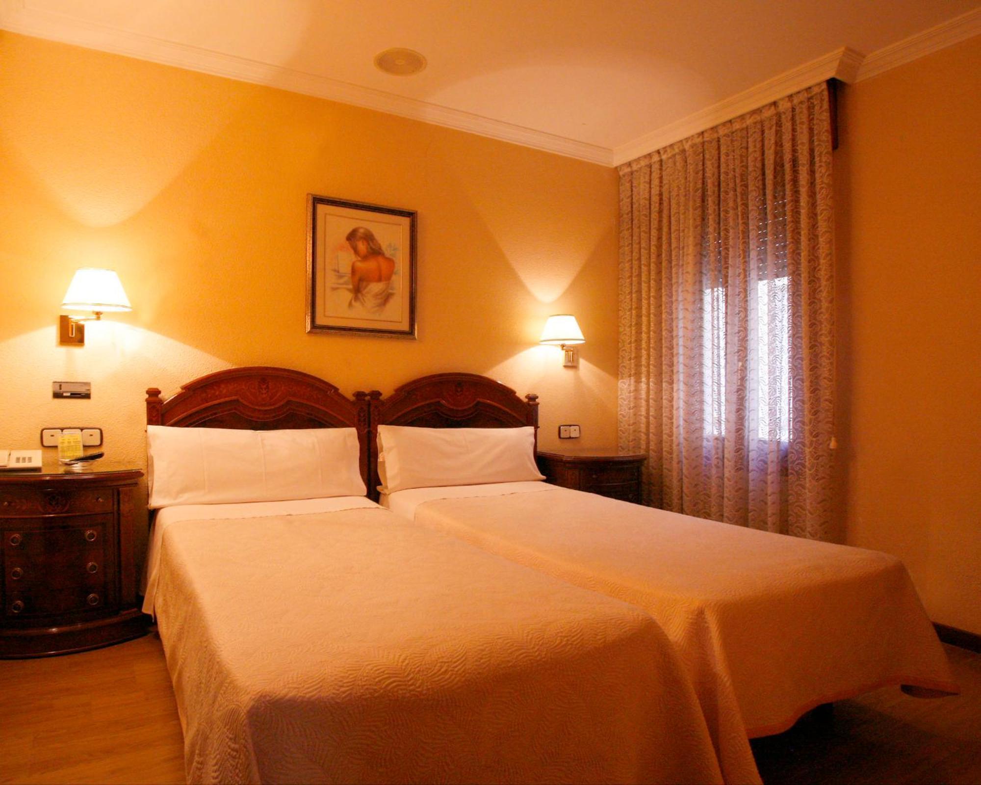 Hostal Victoria III มาดริด ภายนอก รูปภาพ