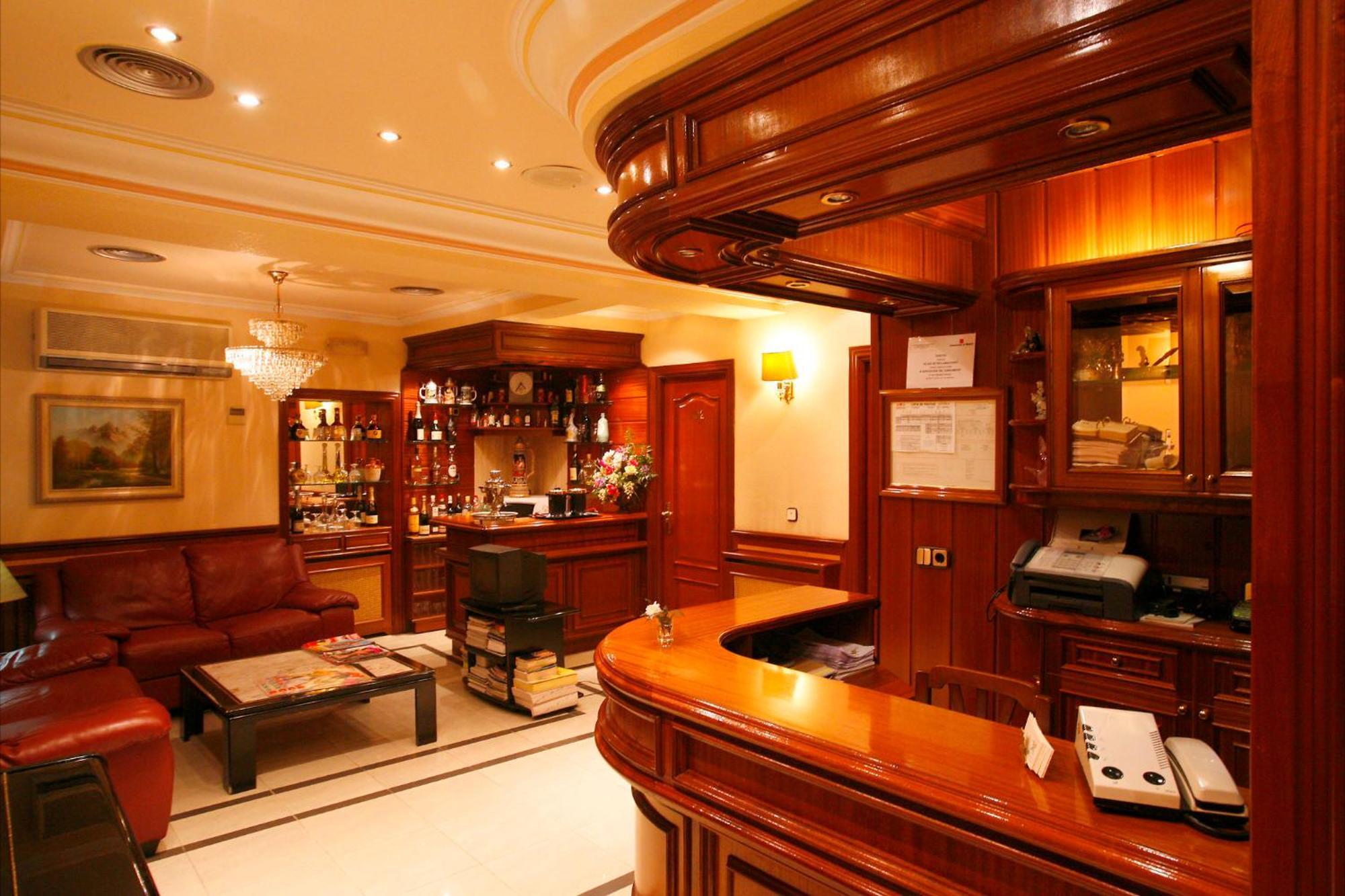 Hostal Victoria III มาดริด ภายนอก รูปภาพ