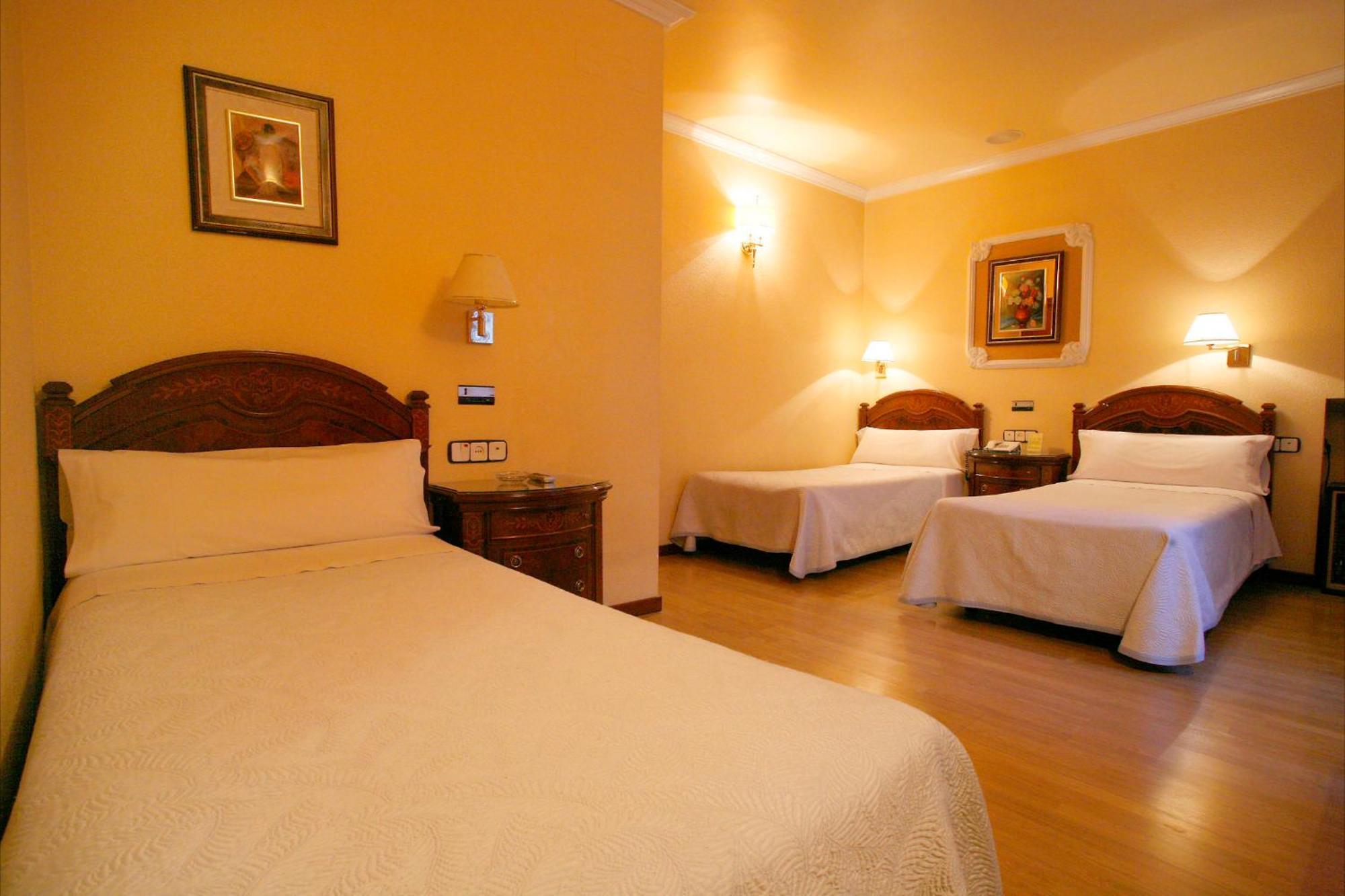 Hostal Victoria III มาดริด ภายนอก รูปภาพ