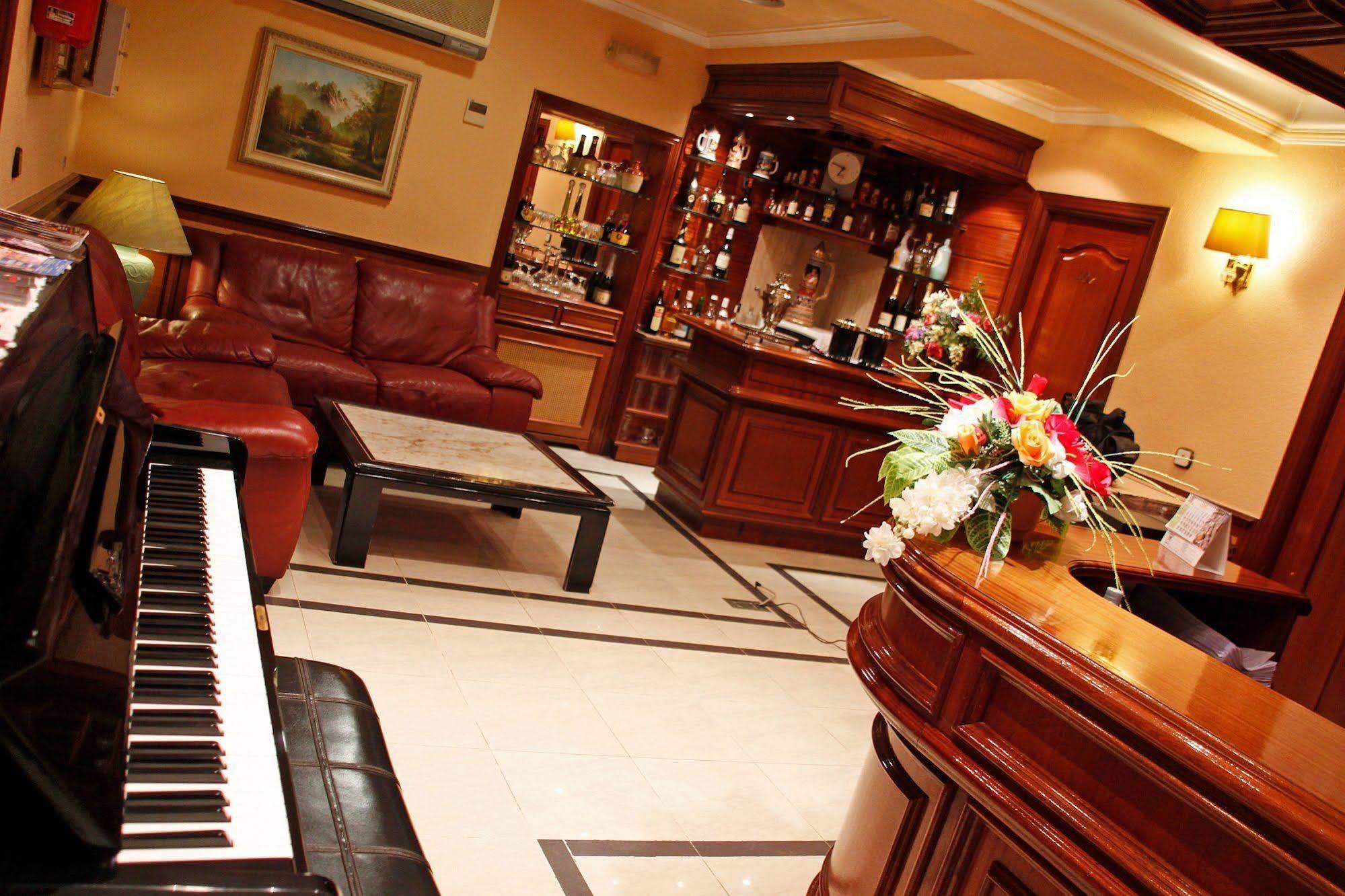 Hostal Victoria III มาดริด ภายนอก รูปภาพ