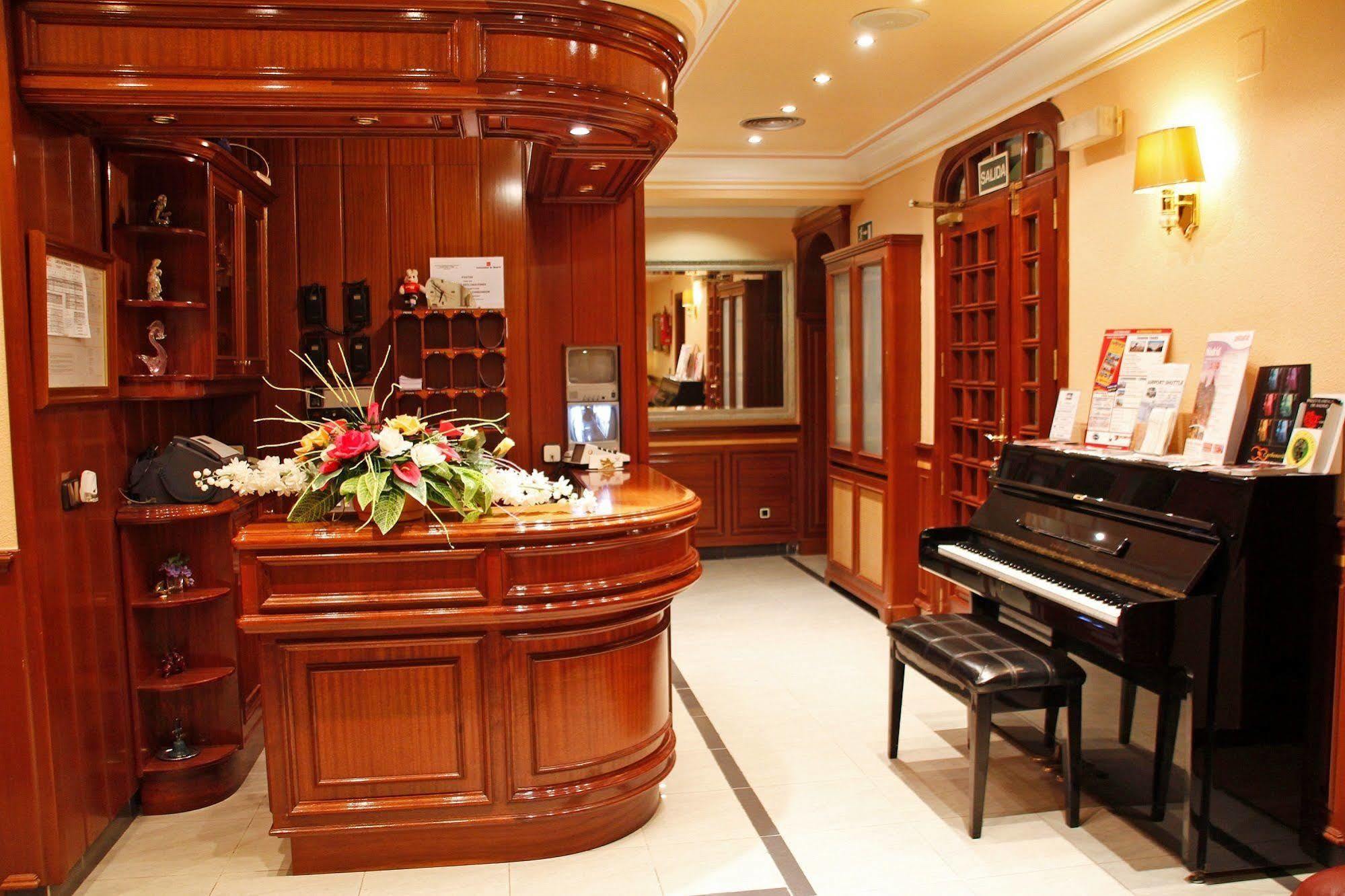 Hostal Victoria III มาดริด ภายนอก รูปภาพ