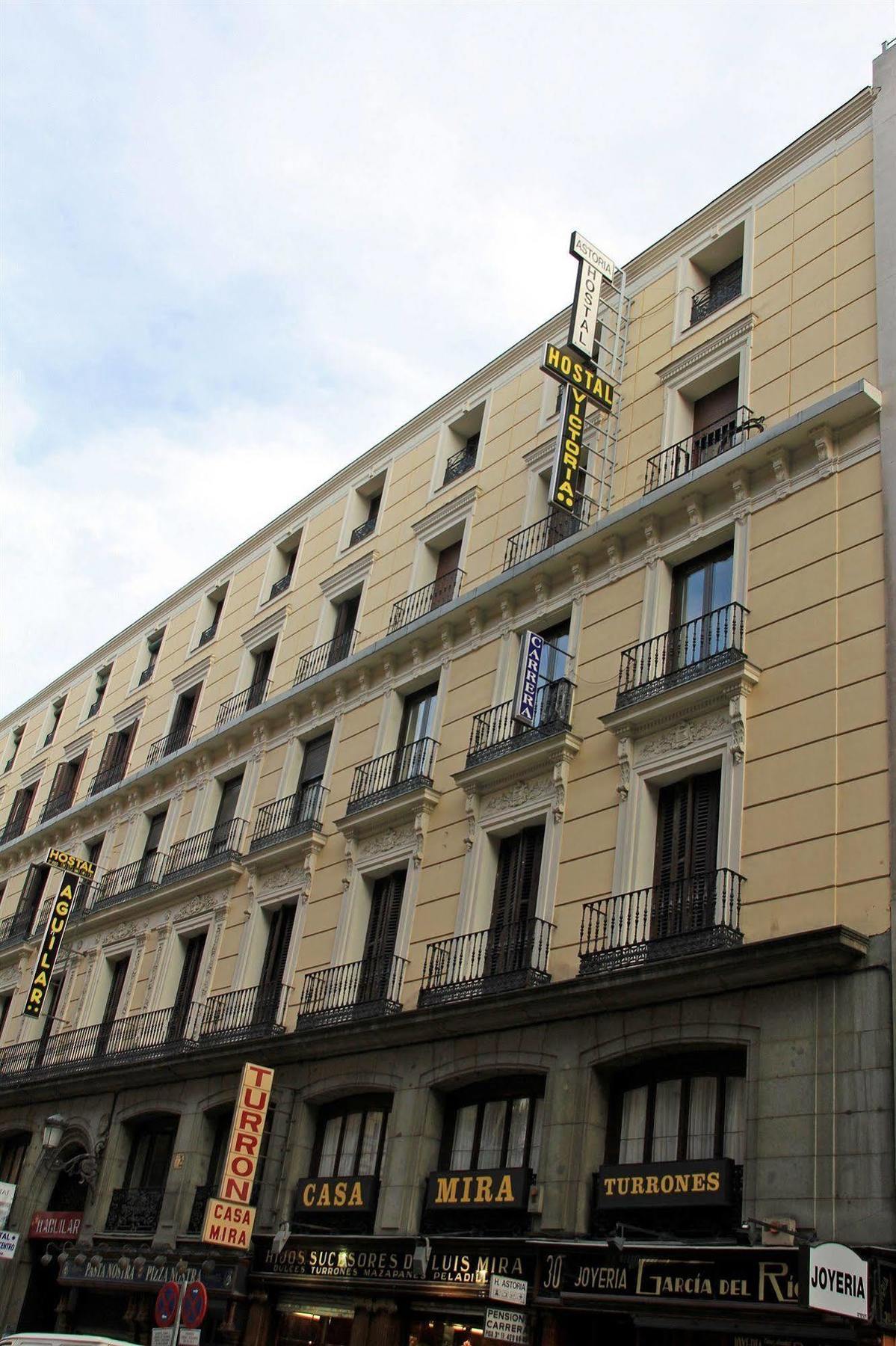 Hostal Victoria III มาดริด ภายนอก รูปภาพ