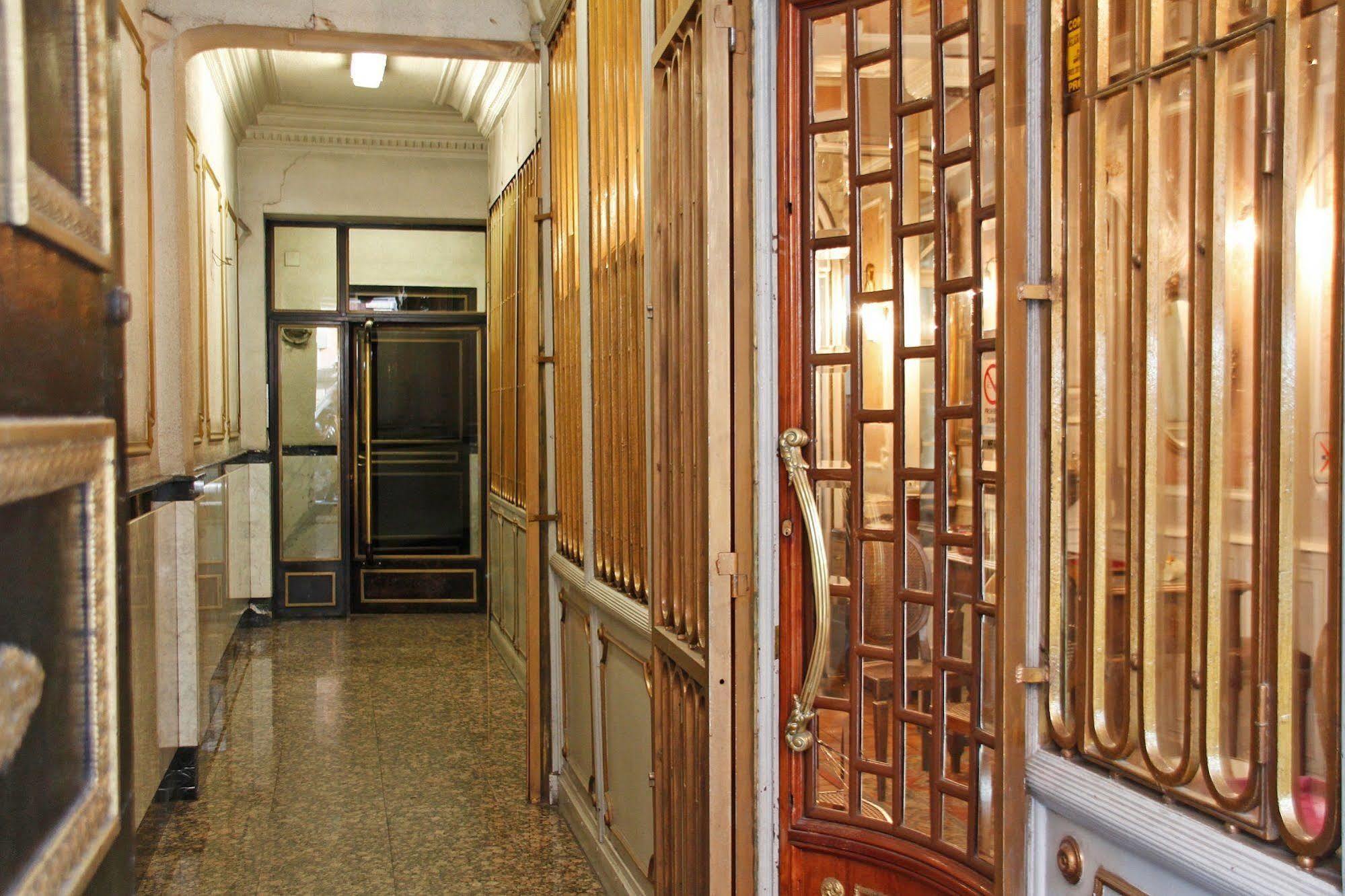 Hostal Victoria III มาดริด ภายนอก รูปภาพ