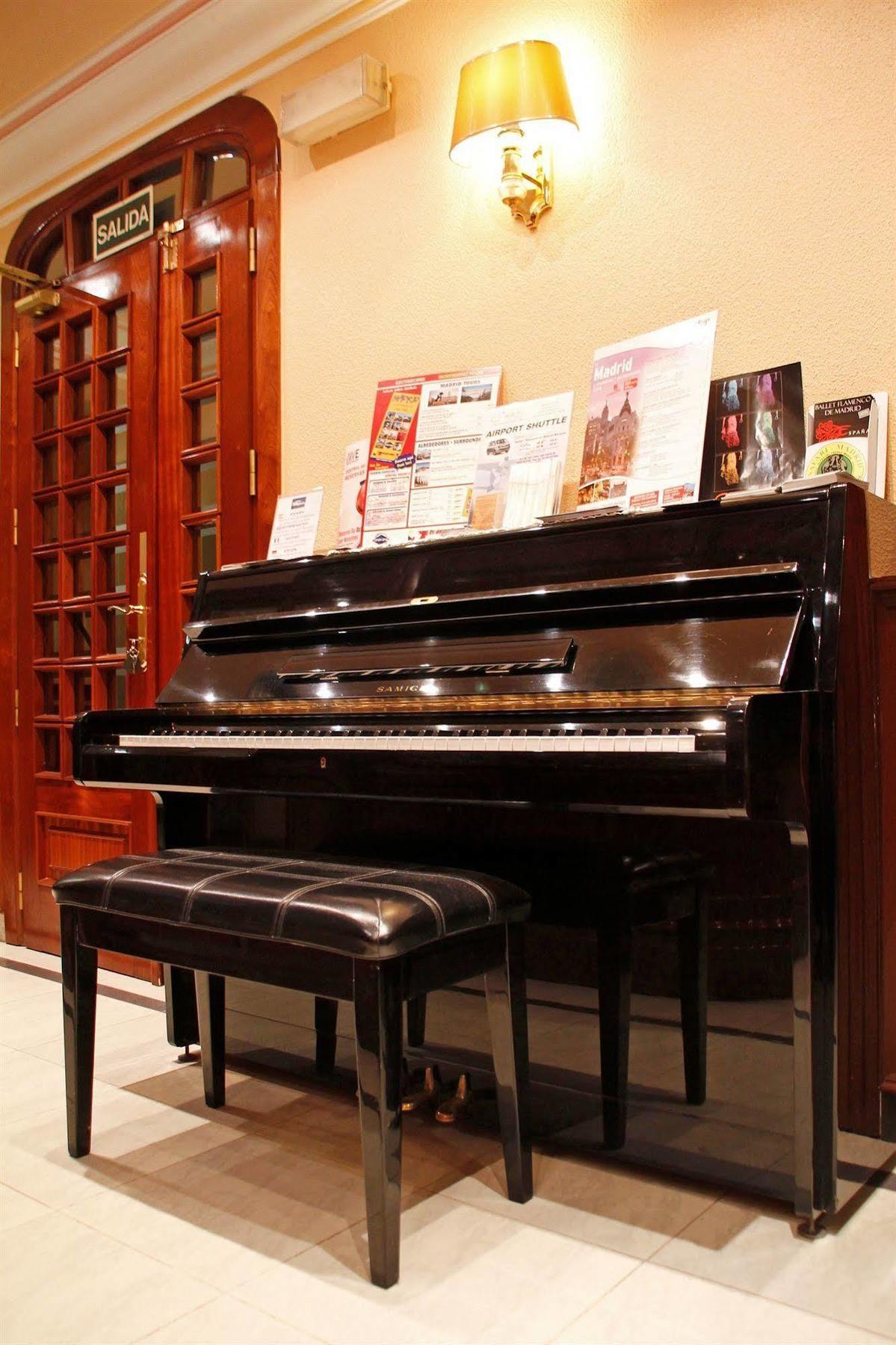 Hostal Victoria III มาดริด ภายนอก รูปภาพ